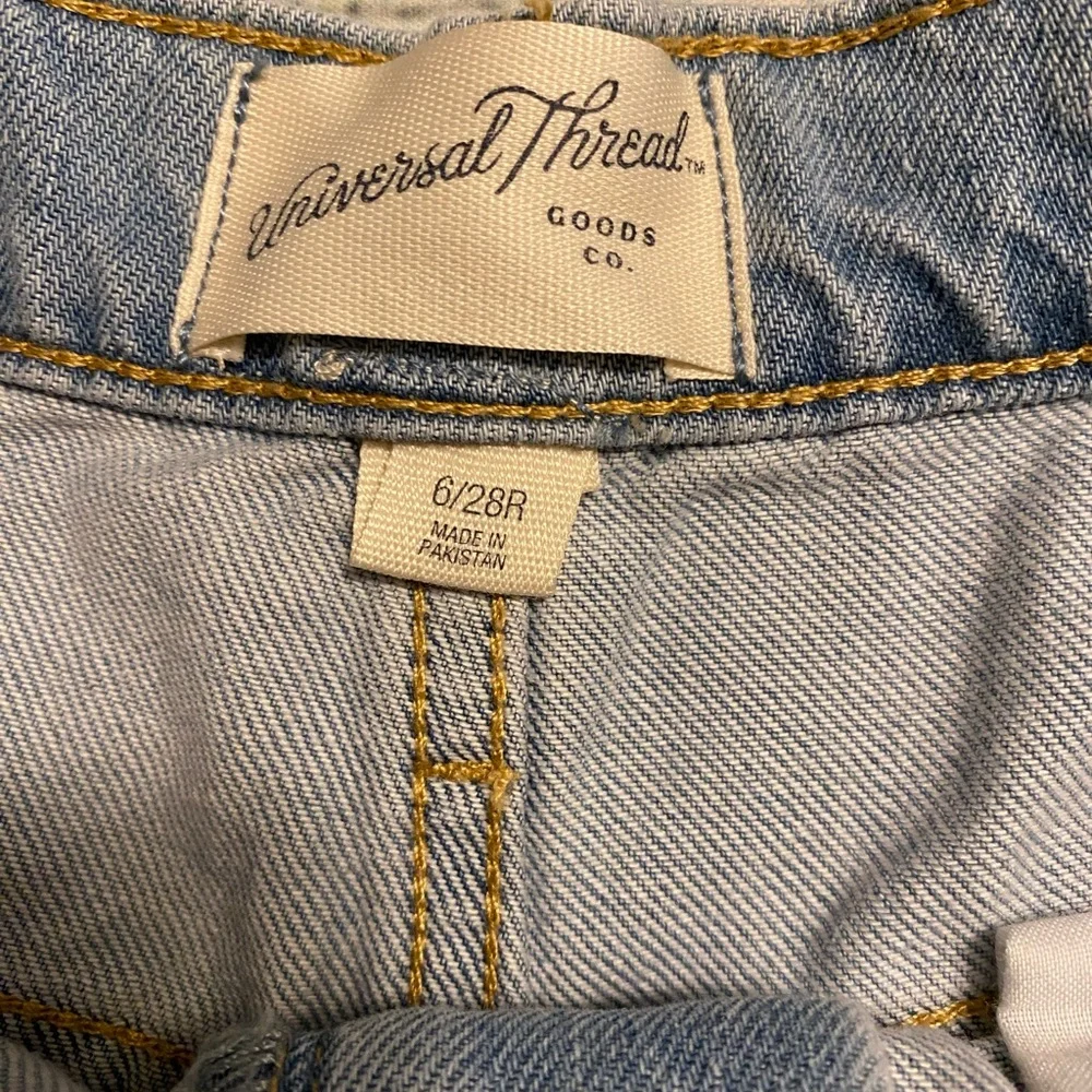 NWT universal thread distress boyfriend denim jeans. 6